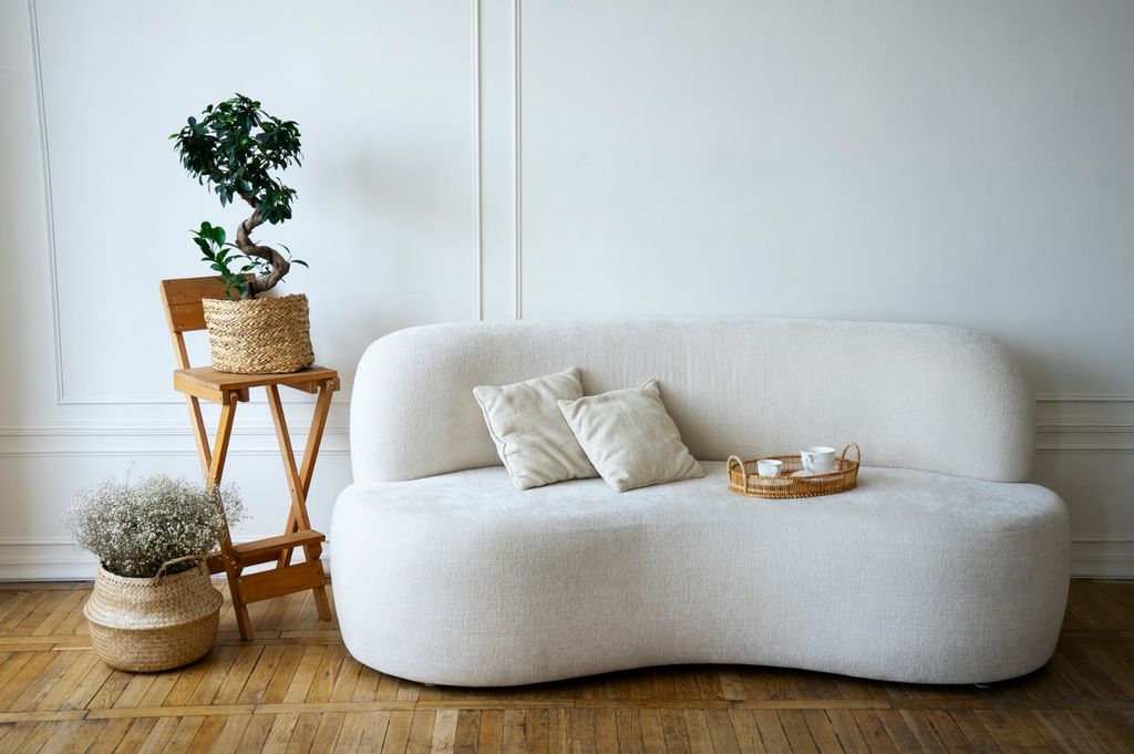 белый диван