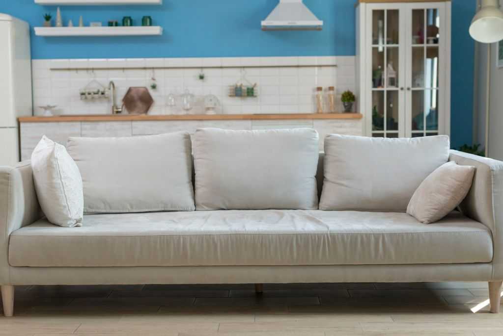 Диван в студии