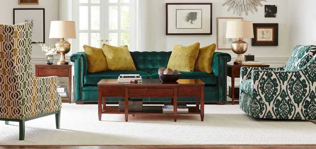 Дорогой диван в гостиную