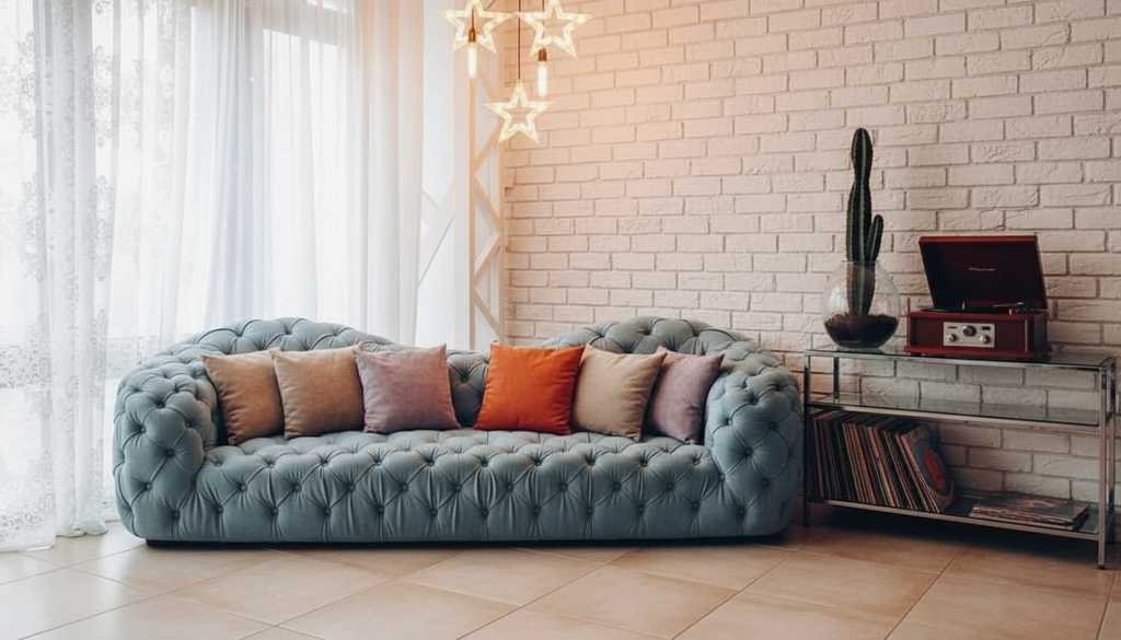 stena-za-divanom-v-stile-loft_