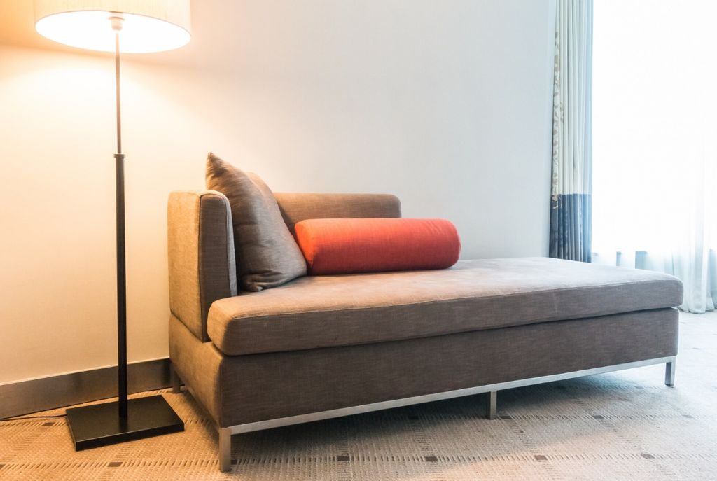 Выбор материала обивки дивана