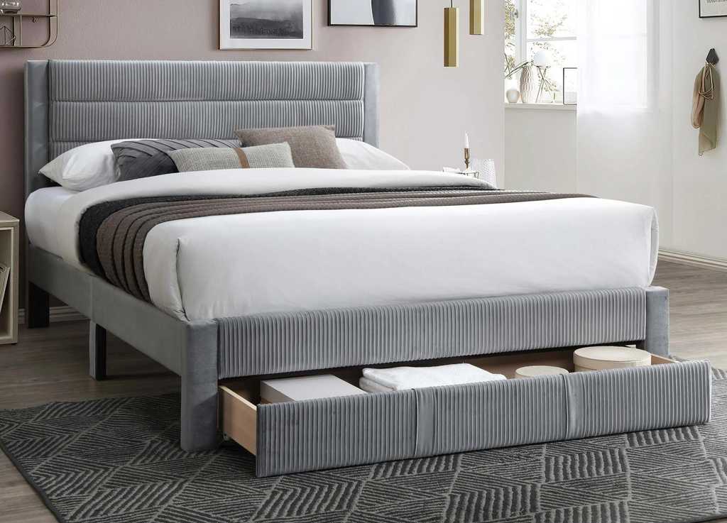 кровать с изголовьем из вельвета