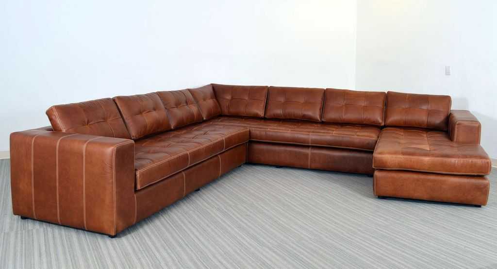 массивный диван из кожи