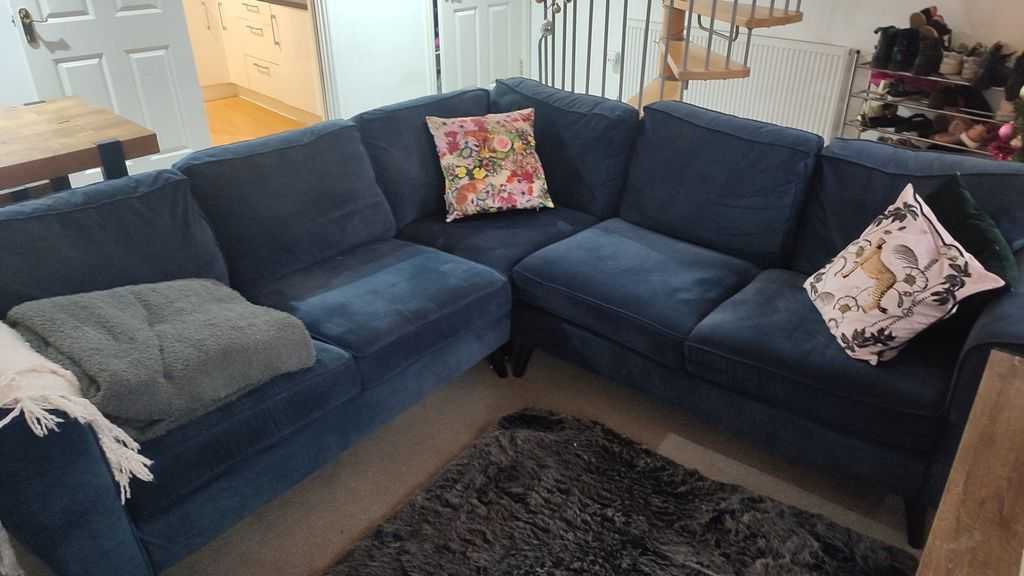 угловой диван из Велюра