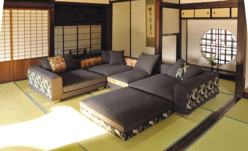 мягкая мебель в гостиной в японском стиле