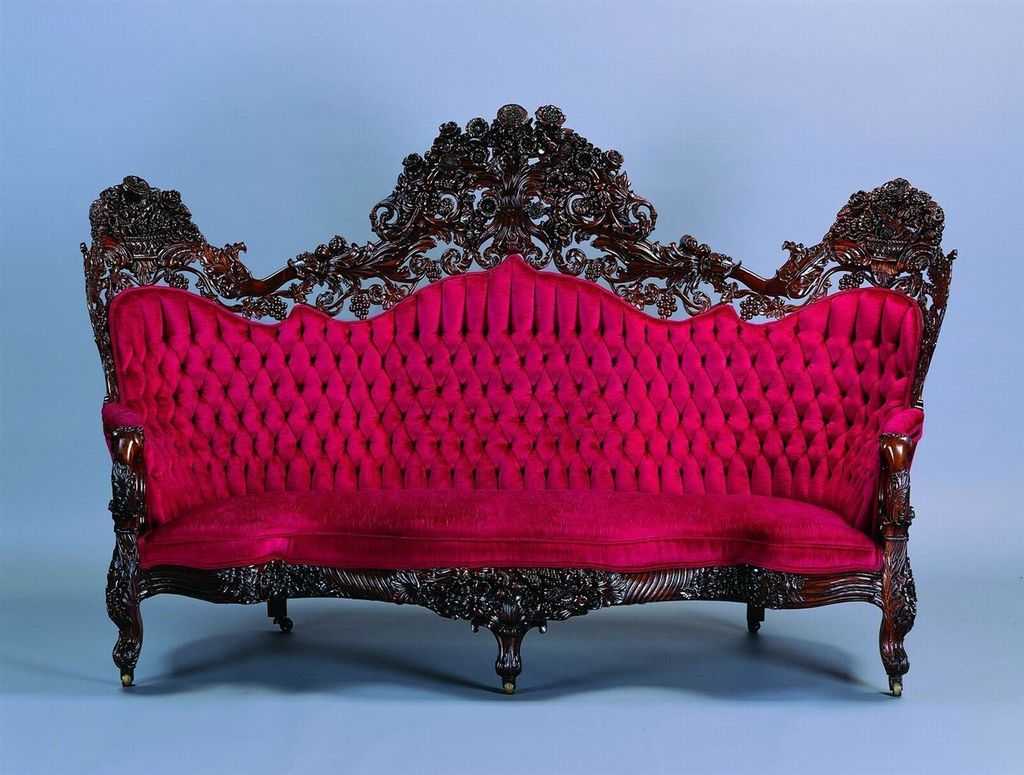 Старинный дорогой диван